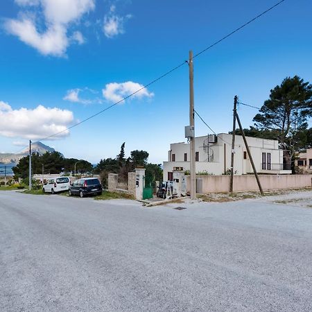 B&B Villa Il Carrubo San Vito Lo Capo Luaran gambar