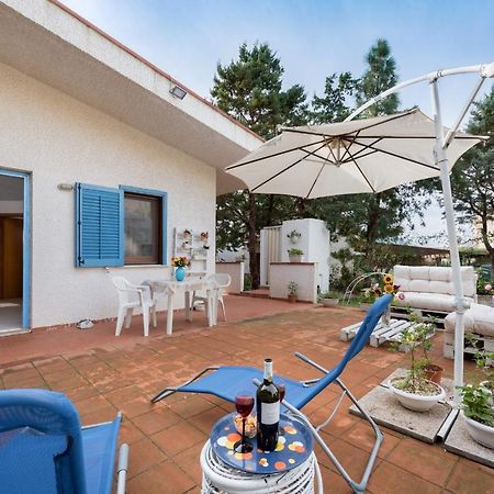 B&B Villa Il Carrubo San Vito Lo Capo Luaran gambar