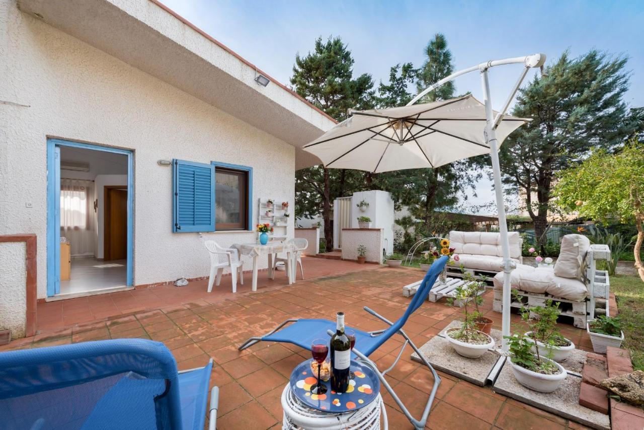 B&B Villa Il Carrubo San Vito Lo Capo Luaran gambar