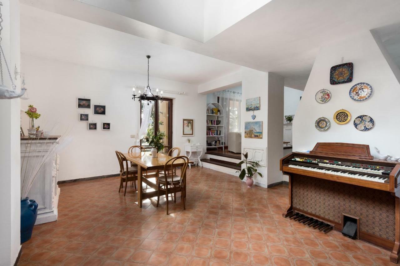 B&B Villa Il Carrubo San Vito Lo Capo Luaran gambar