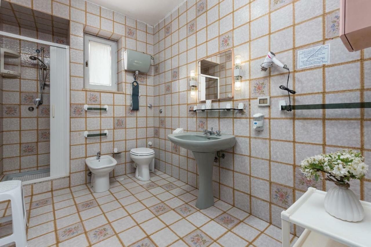 B&B Villa Il Carrubo San Vito Lo Capo Luaran gambar